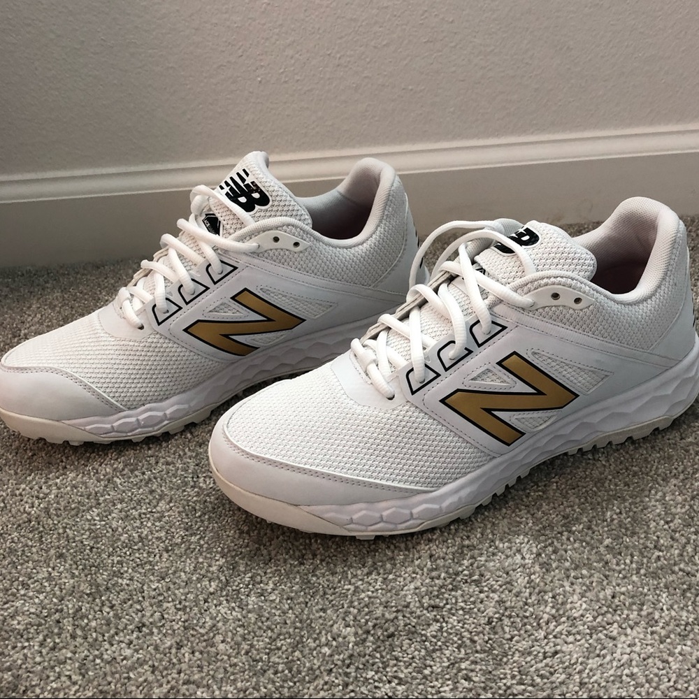 NWOT New Balance Baseball Sneakers